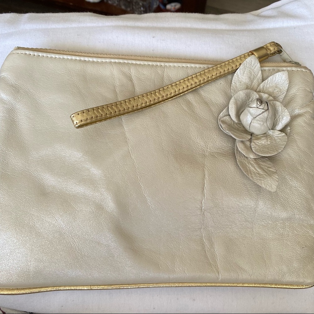 Vintage Ruth Saltz Pearl/Gold Leather Rose Wristlet Clutch Purse